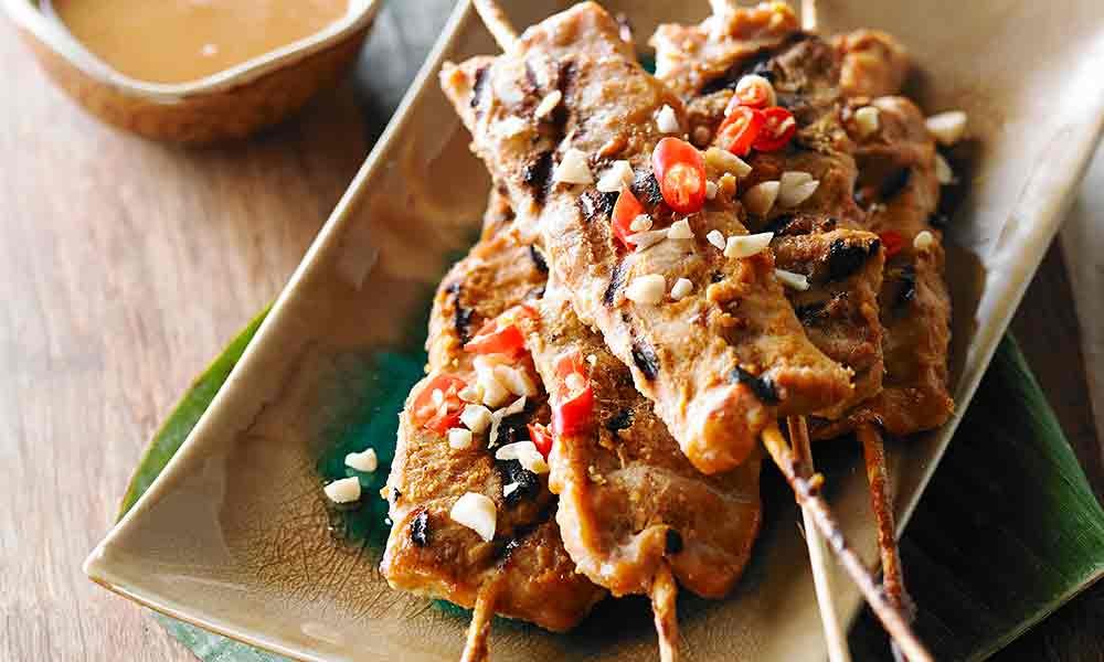 O Satay é um dos aperitivos mais populares na gastronomia tailandesa