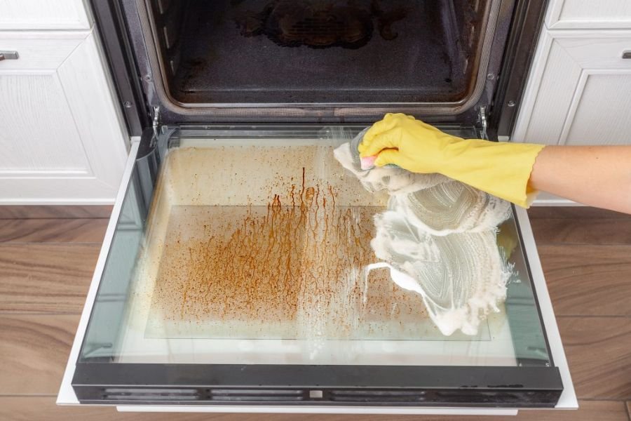 Como limpar o seu forno sem produtos químicos